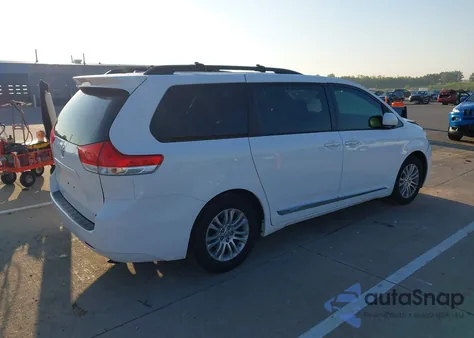 2012 Toyota Sienna Xle V6 8 Passenger z USA, uszkodzony, nr VIN 5TDYK3DC0CS210067